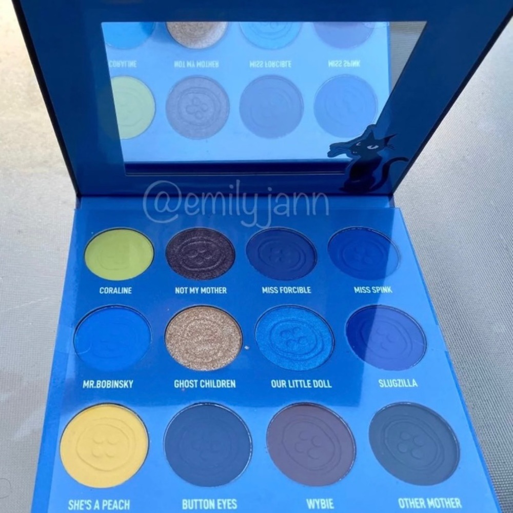 Coraline🌒Eyeshadow Palette - Picture 4 of 13